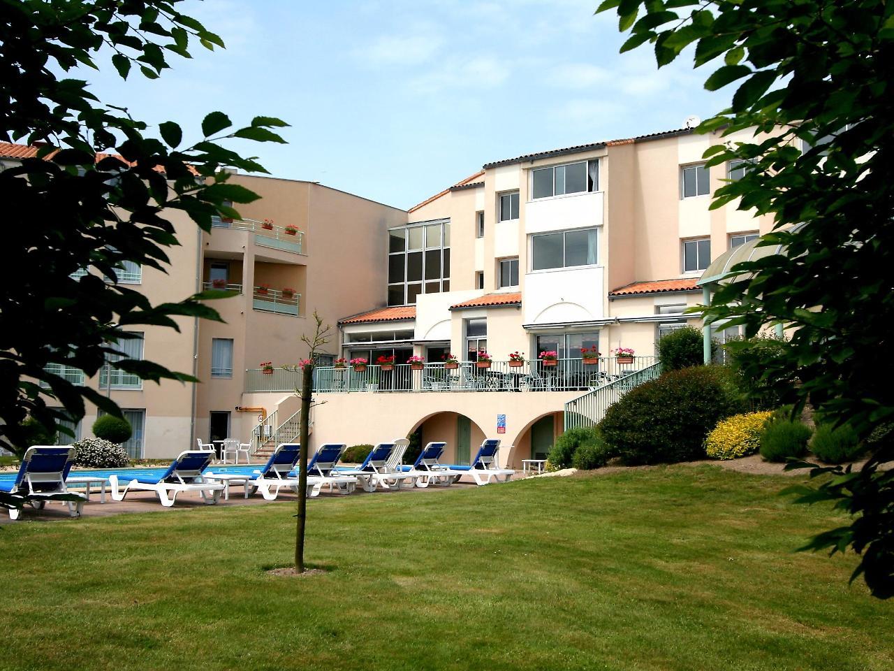Logis Hotel Restaurant Aloe Les Herbiers Exterior photo