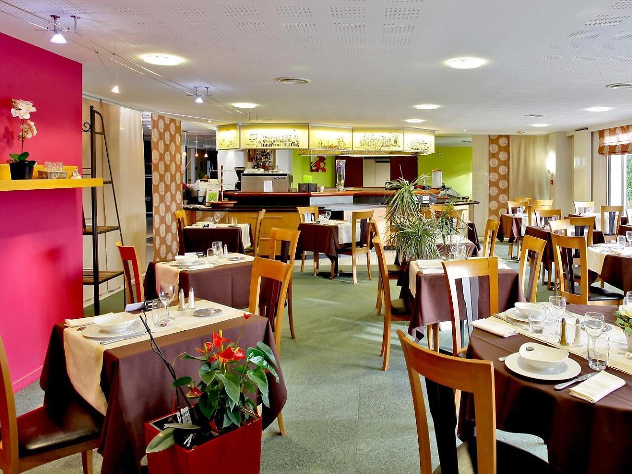 Logis Hotel Restaurant Aloe Les Herbiers Exterior photo