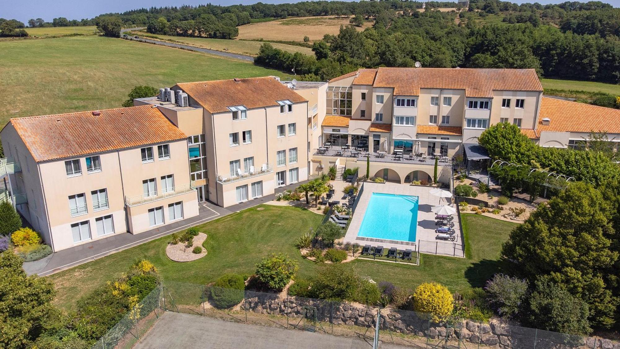 Logis Hotel Restaurant Aloe Les Herbiers Exterior photo