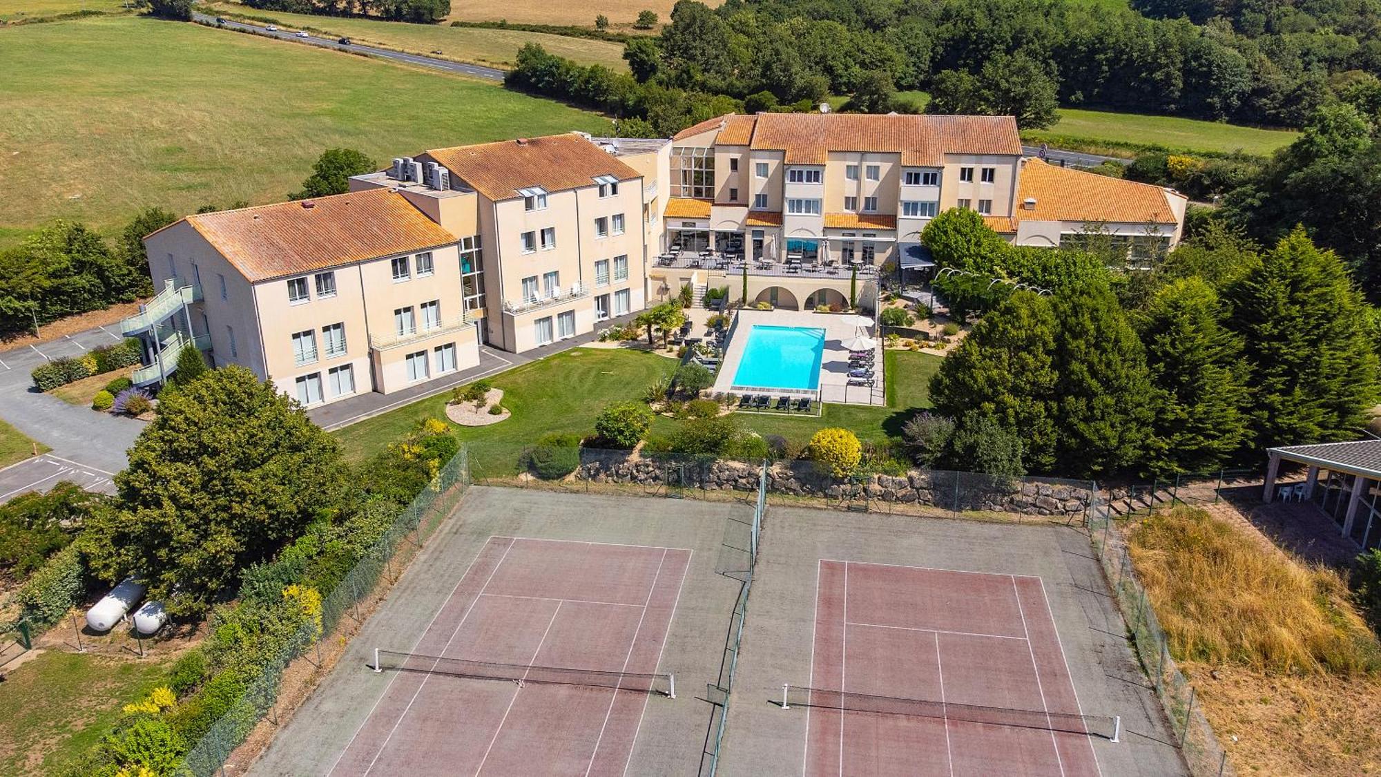 Logis Hotel Restaurant Aloe Les Herbiers Exterior photo