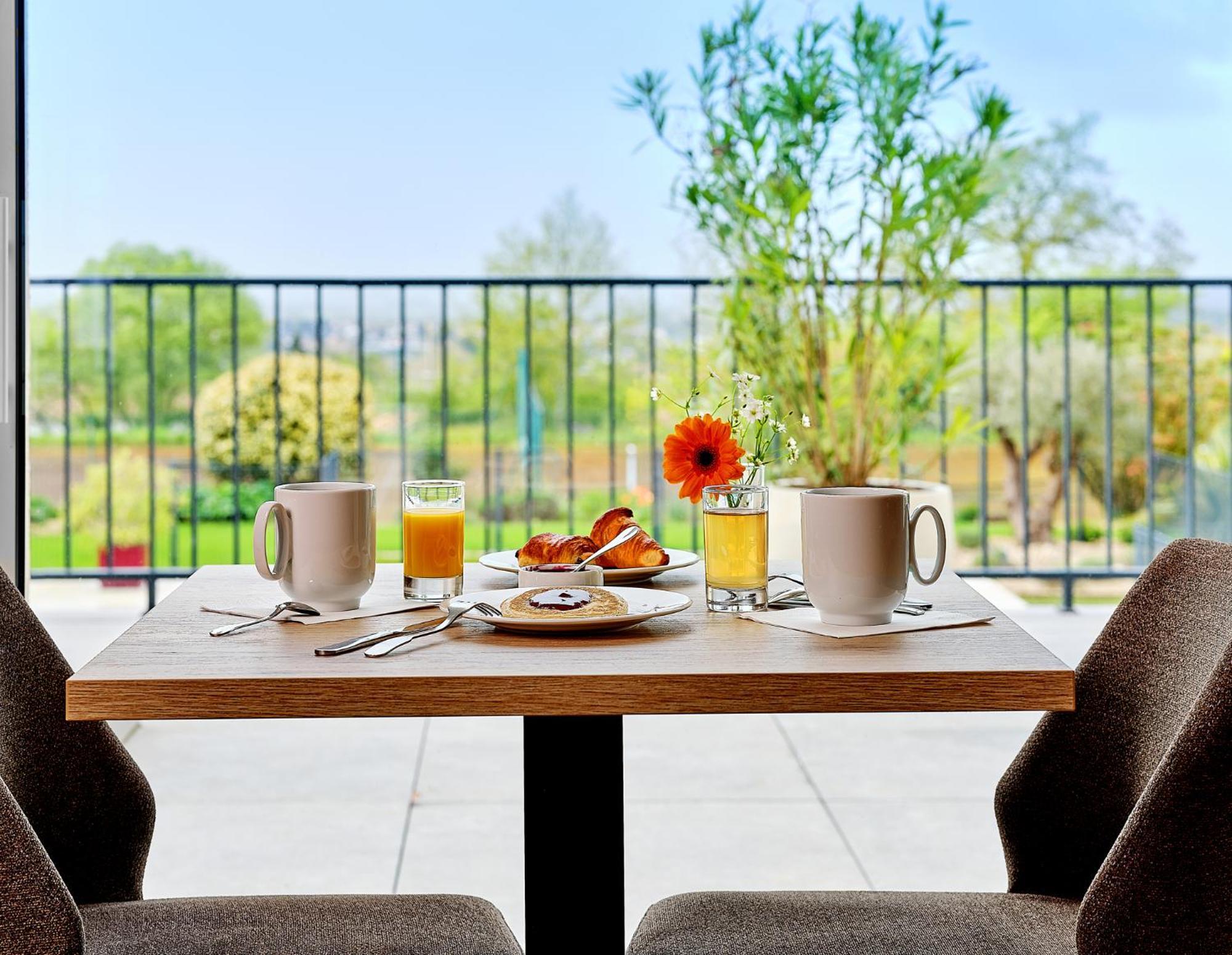 Logis Hotel Restaurant Aloe Les Herbiers Exterior photo